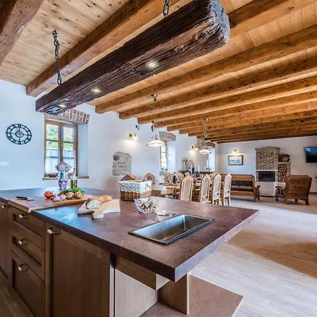 My Dalmatia - Authentic Dumina With Private Heated Pool And Sauna 펜션