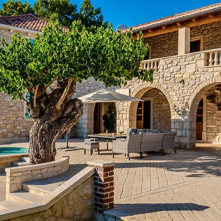 My Dalmatia - Authentic Dumina With Private Heated Pool And Sauna 펜션 Sukošan