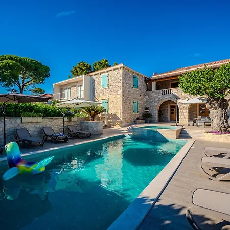 My Dalmatia - Authentic Dumina With Private Heated Pool And Sauna 펜션 Sukošan