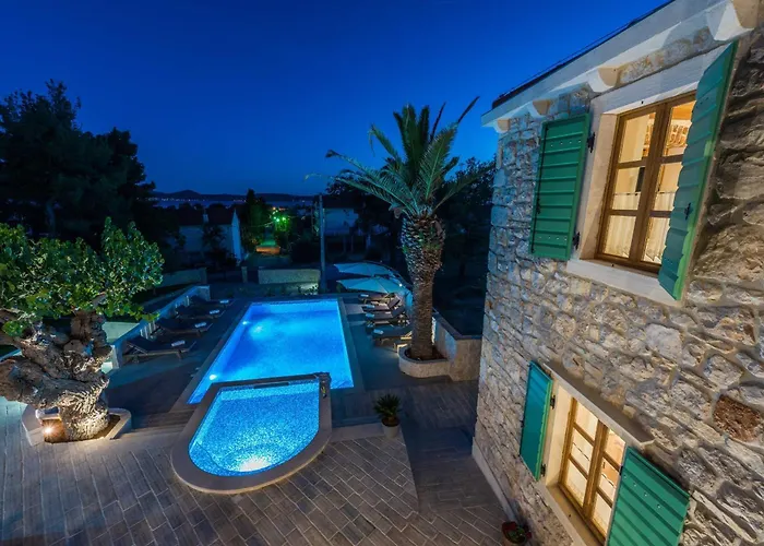 My Dalmatia - Authentic Dumina With Private Heated Pool And Sauna
