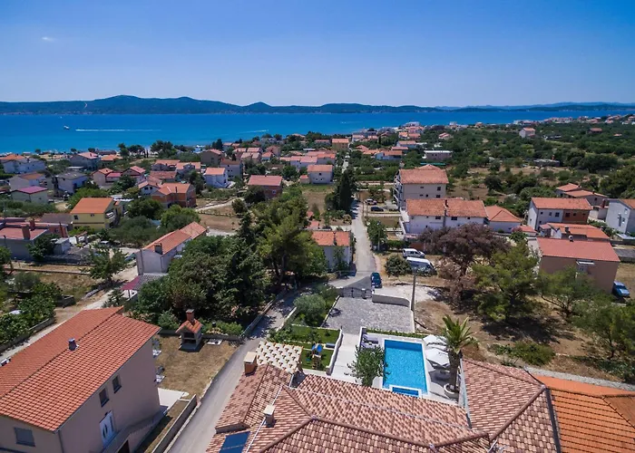 My Dalmatia - Authentic Dumina With Private Heated Pool And Sauna 度假居 *
