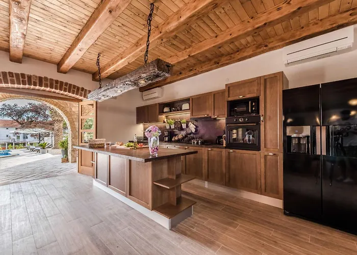 My Dalmatia - Authentic Dumina With Private Heated Pool And Sauna Sukošan