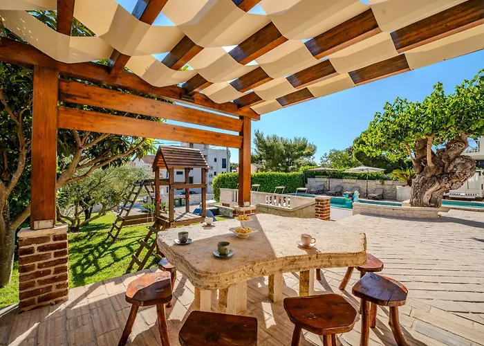 My Dalmatia - Authentic Dumina With Private Heated Pool And Sauna 度假居
