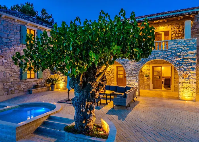 My Dalmatia - Authentic Dumina With Private Heated Pool And Sauna 度假居 *