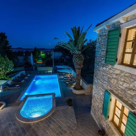 My Dalmatia - Authentic Dumina With Private Heated Pool And Sauna