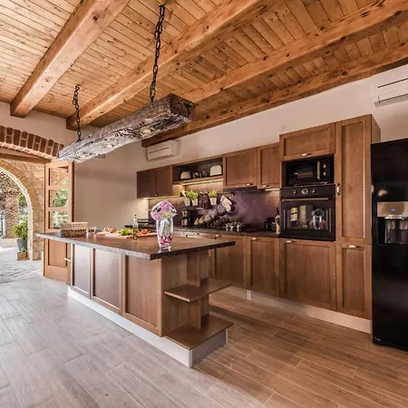 My Dalmatia - Authentic Dumina With Private Heated Pool And Sauna Sukošan