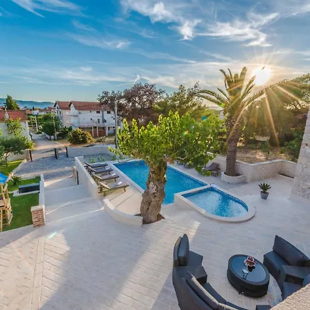 My Dalmatia - Authentic Dumina With Private Heated Pool And Sauna