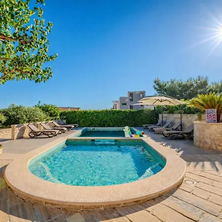 My Dalmatia - Authentic Dumina With Private Heated Pool And Sauna Sukošan