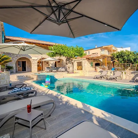 My Dalmatia - Authentic Dumina With Private Heated Pool And Sauna Ferienhaus
