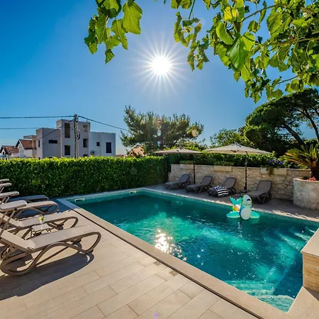 My Dalmatia - Authentic Dumina With Private Heated Pool And Sauna