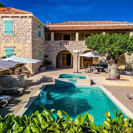 My Dalmatia - Authentic Dumina With Private Heated Pool And Sauna Sukošan