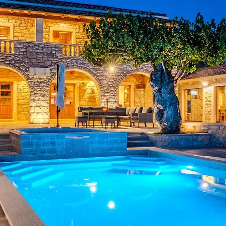 My Dalmatia - Authentic Dumina With Private Heated Pool And Sauna Sukošan