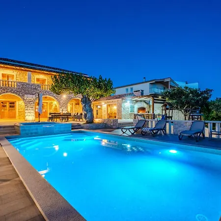 My Dalmatia - Authentic Dumina With Private Heated Pool And Sauna