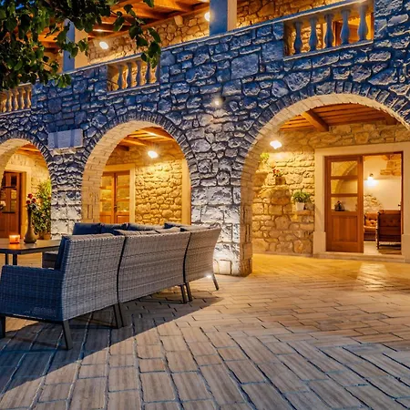 My Dalmatia - Authentic Dumina With Private Heated Pool And Sauna