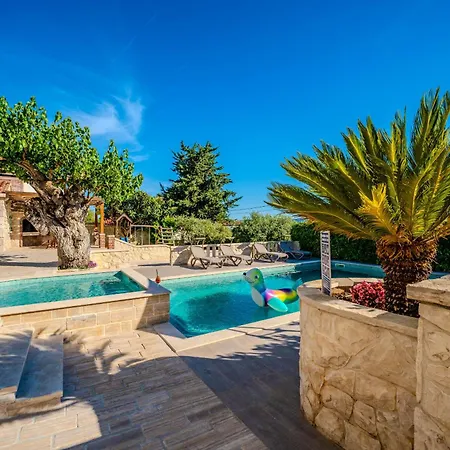 My Dalmatia - Authentic Dumina With Private Heated Pool And Sauna Sukošan