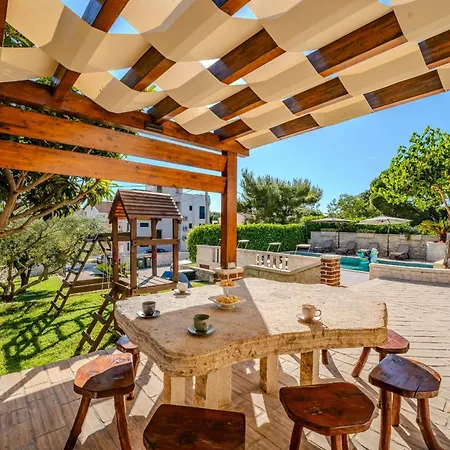 My Dalmatia - Authentic Dumina With Private Heated Pool And Sauna Сasa de vacaciones