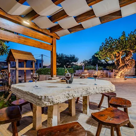 My Dalmatia - Authentic Dumina With Private Heated Pool And Sauna * Sukošan