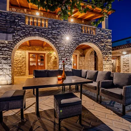 My Dalmatia - Authentic Dumina With Private Heated Pool And Sauna Sukošan