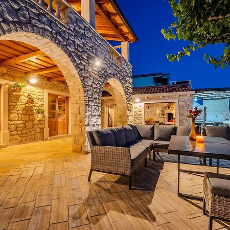 My Dalmatia - Authentic Dumina With Private Heated Pool And Sauna * Sukošan